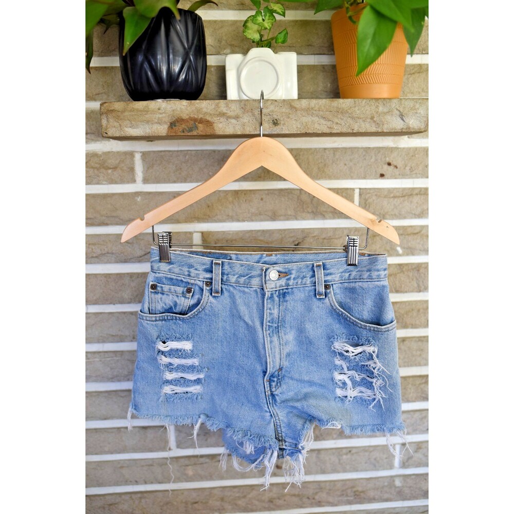 VTG Levi’s 550 Shorts Cutoff 28" distressed light wash blue jeans denim jorts